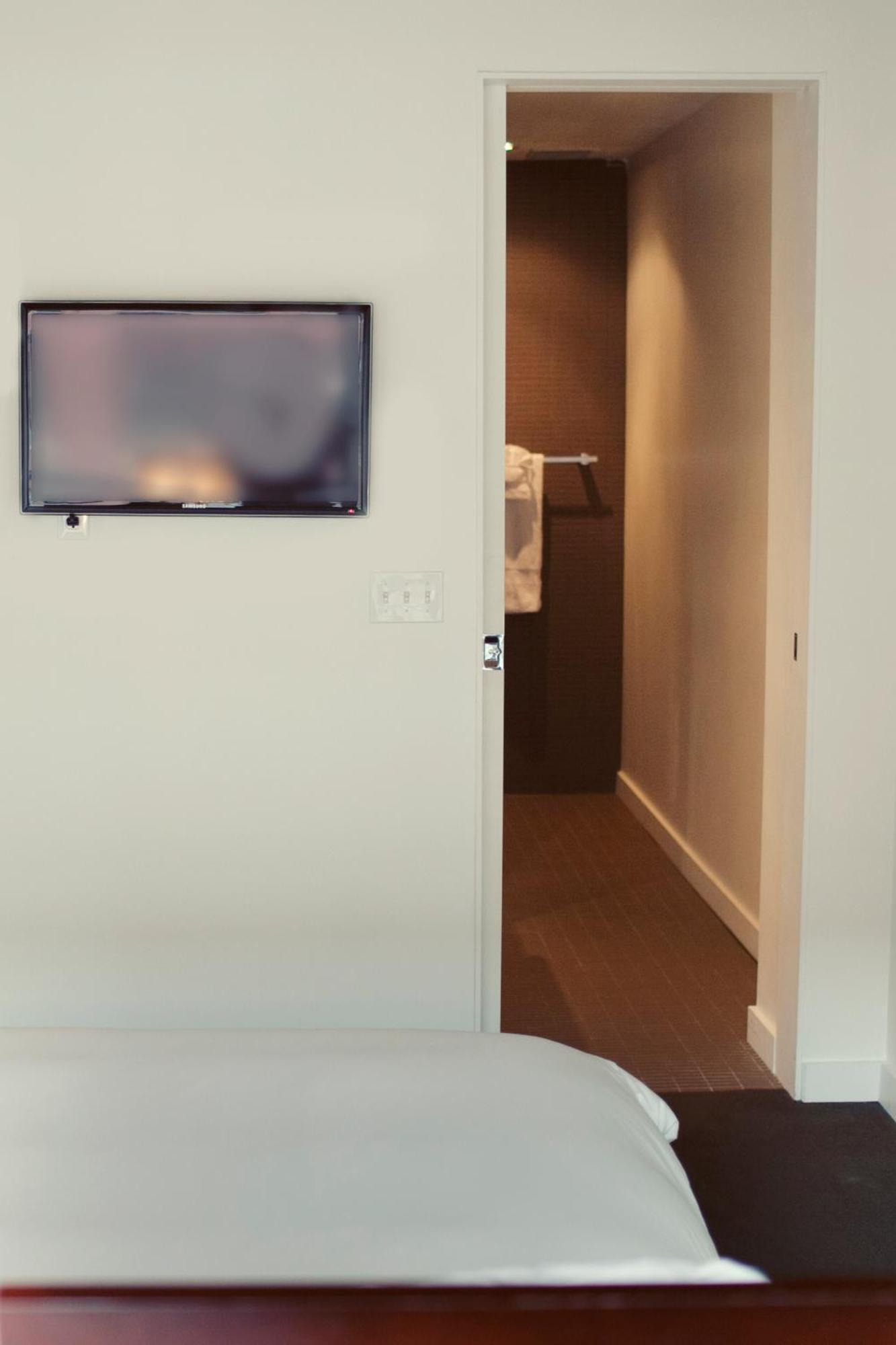 Hotel Ocho Торонто Экстерьер фото