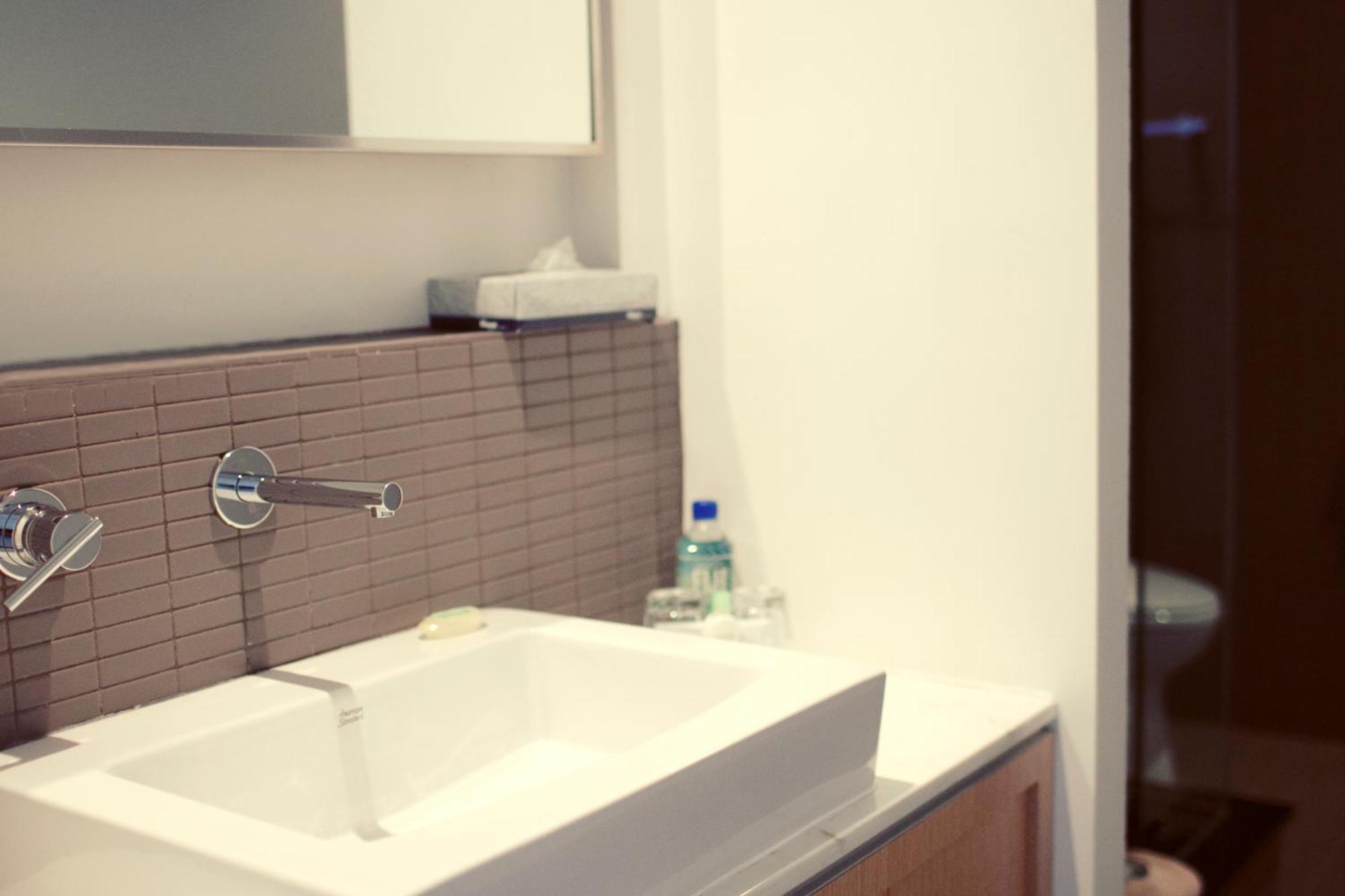 Hotel Ocho Торонто Экстерьер фото