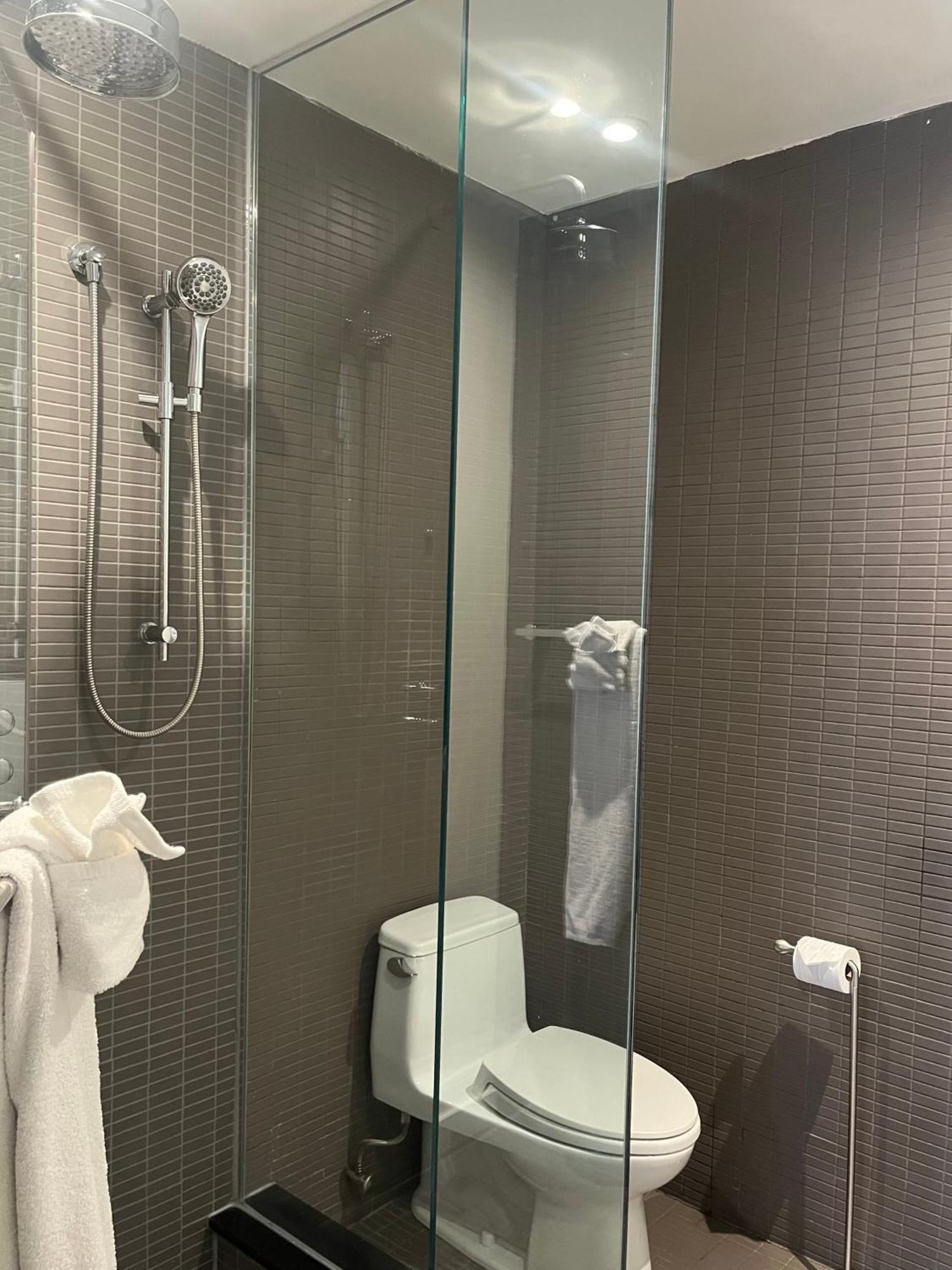 Hotel Ocho Торонто Экстерьер фото