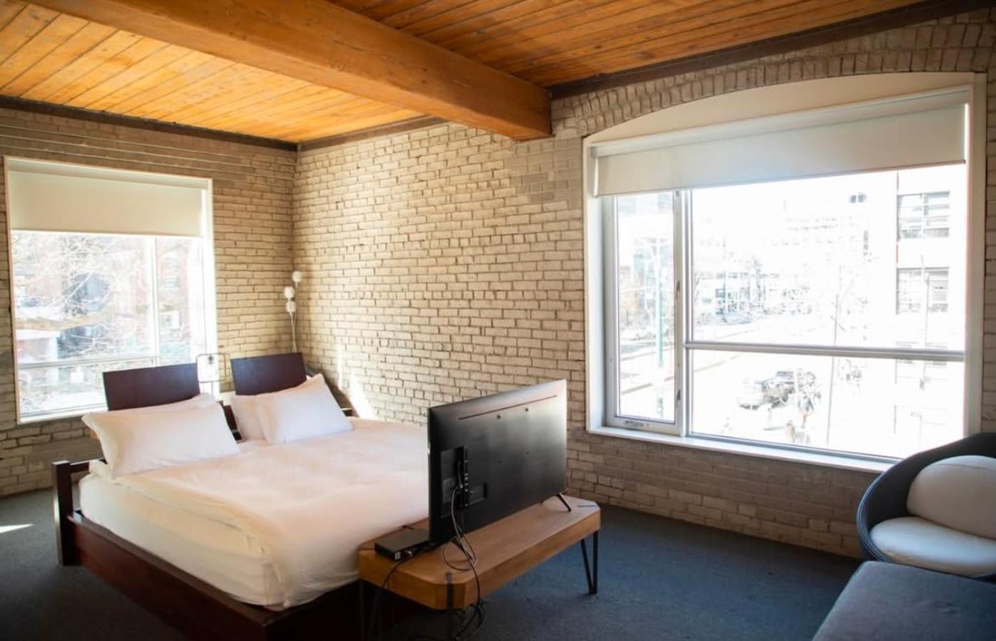 Hotel Ocho Торонто Экстерьер фото