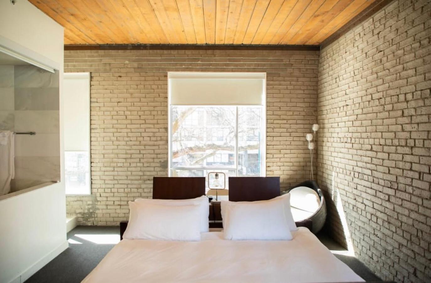 Hotel Ocho Торонто Экстерьер фото