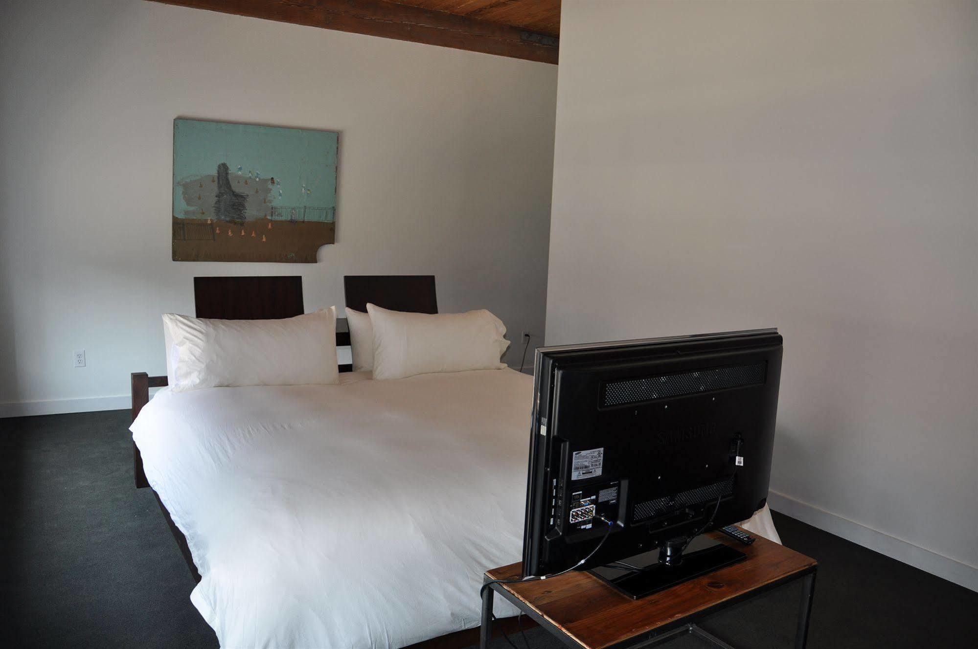 Hotel Ocho Торонто Экстерьер фото