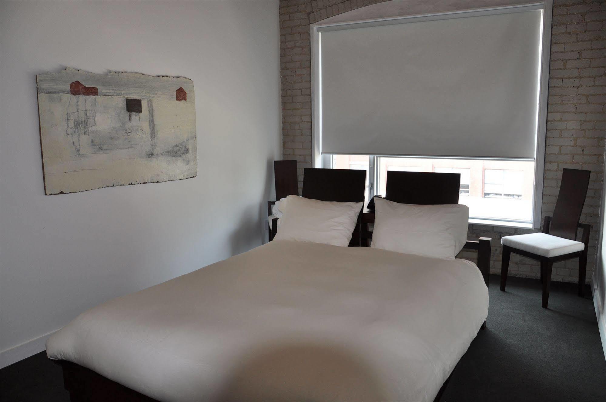Hotel Ocho Торонто Экстерьер фото