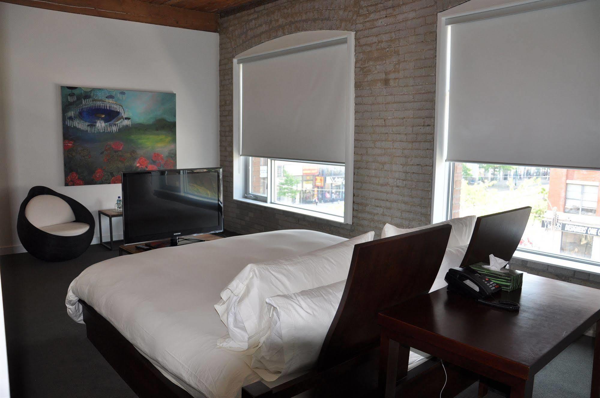 Hotel Ocho Торонто Экстерьер фото